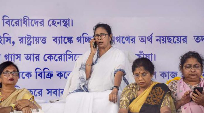 Mamata Banerjee singing