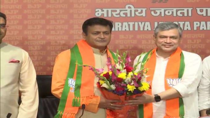 Ajay Alok joins BJP