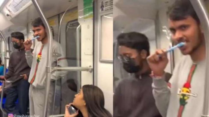 Delhi Metro Viral