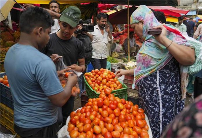 टमाटर की कीमतों ने लगाई छलांग