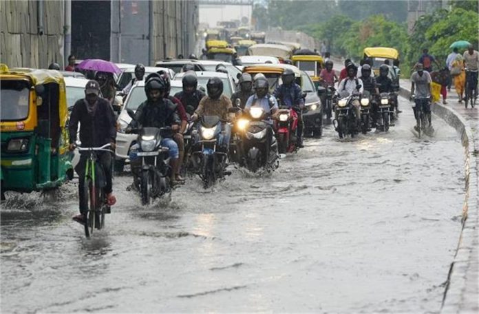 भारी बारिश से जलभराव